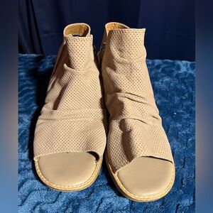 Comfortiva Beige Perforated Peep-Toe Sandals